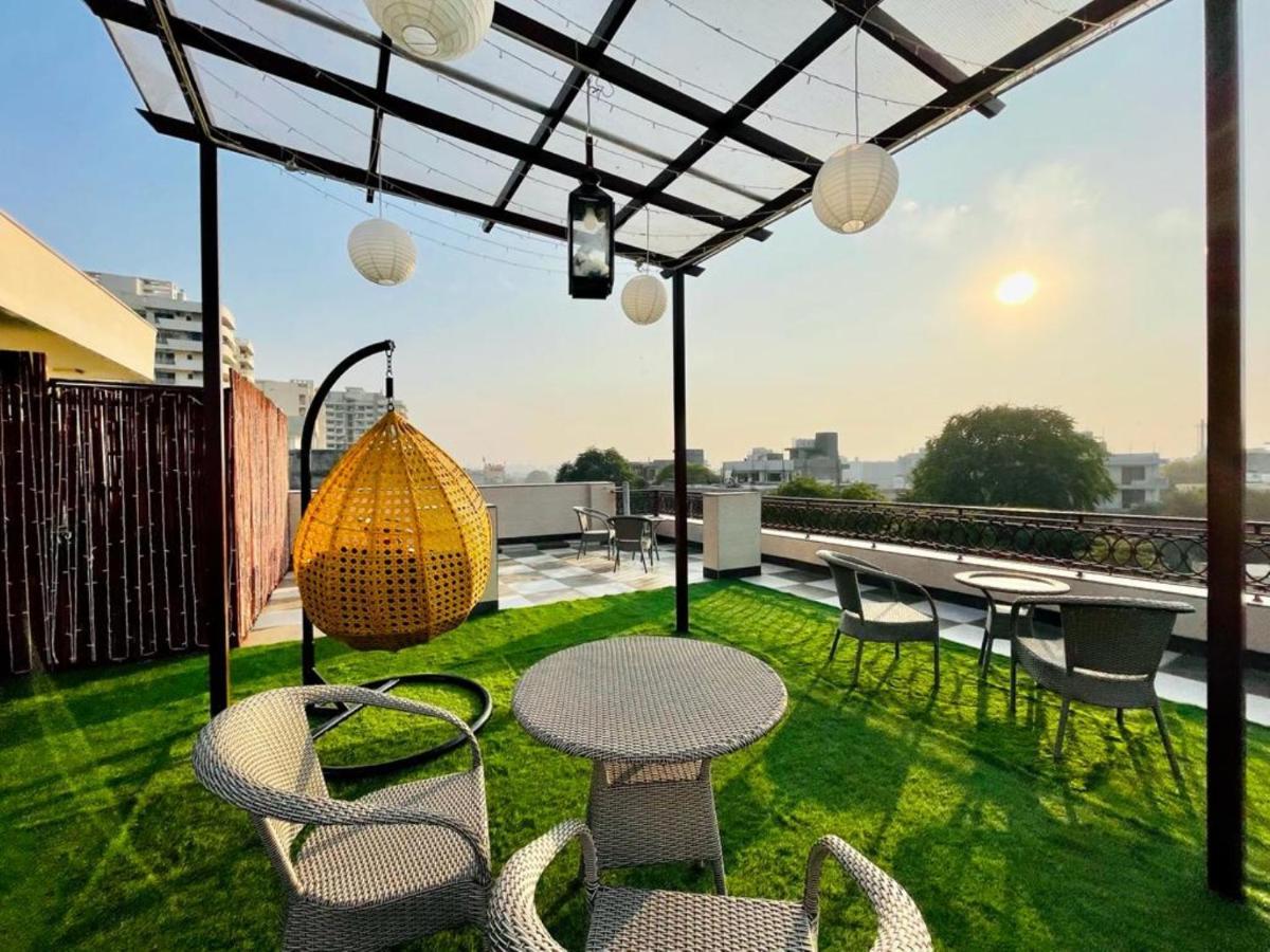 Bluo Studio2 Golf Course Road - Gym, Terrace Garden Гургаон Экстерьер фото